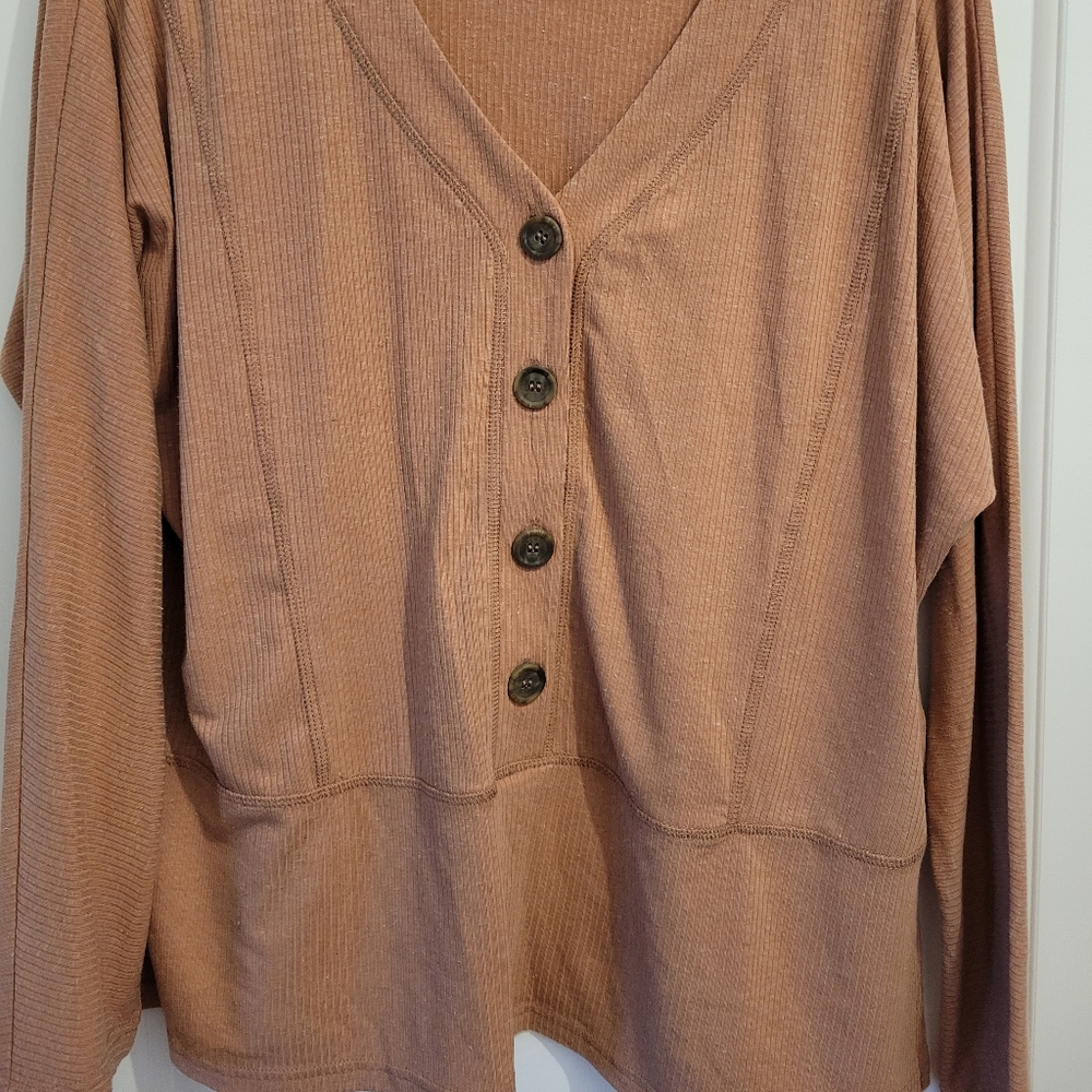 Tribal top - Picture 2 of 3